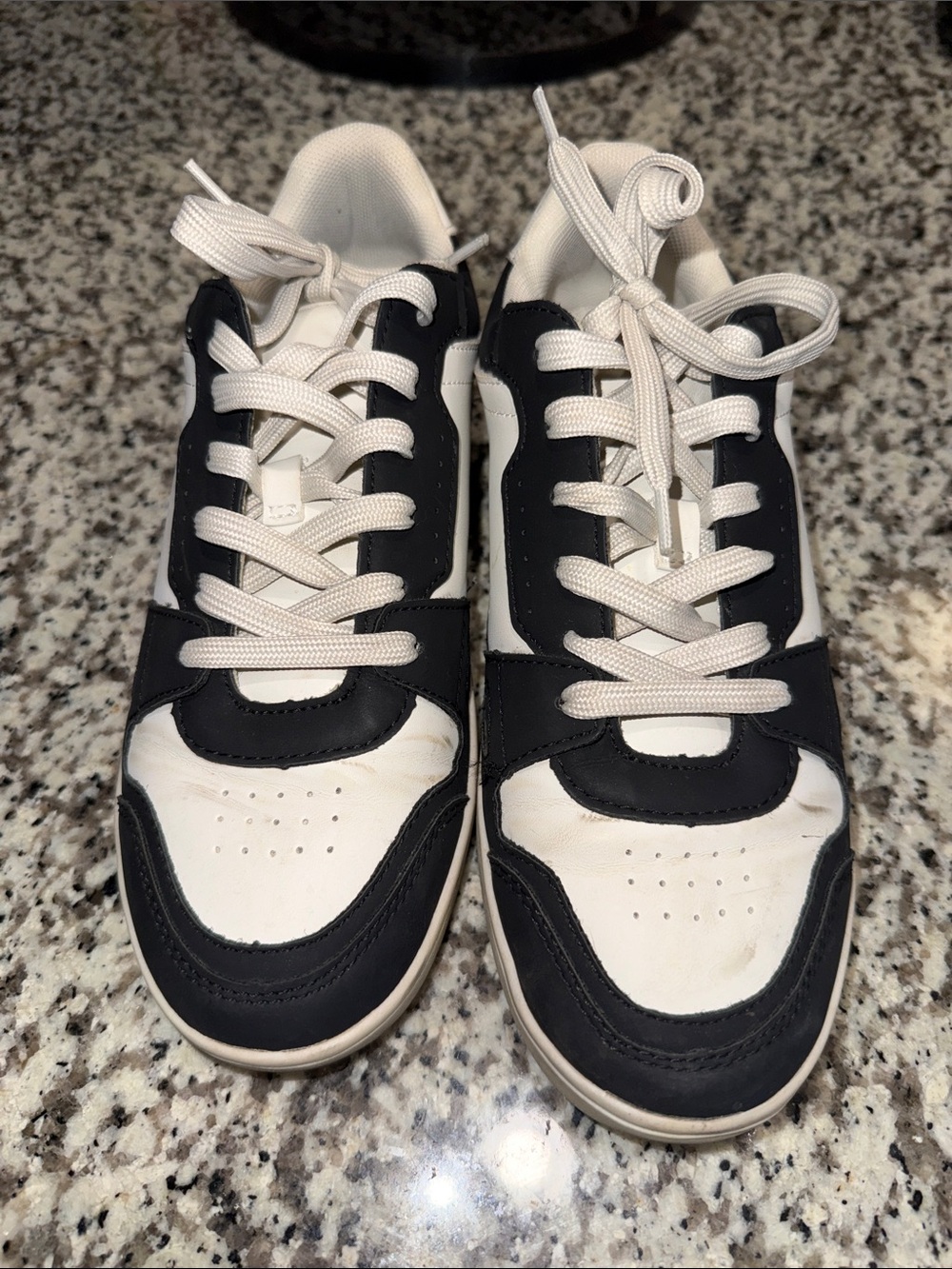 Forever 21 Black and White Women's Low-Top Sneakers